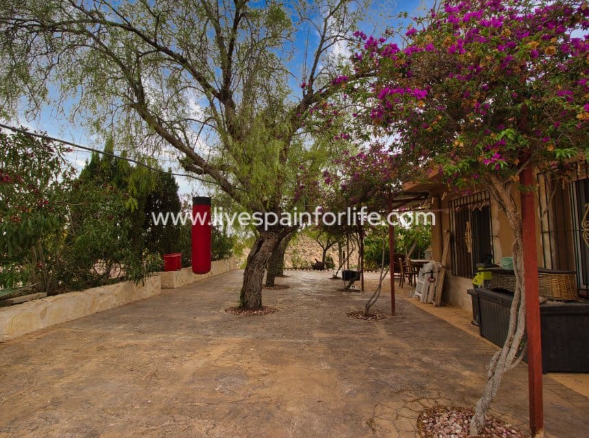 5 soveværelse Finca/Landehus til salg i Alicante by med swimmingpool garage - € 419.000 (Ref: 10076791)