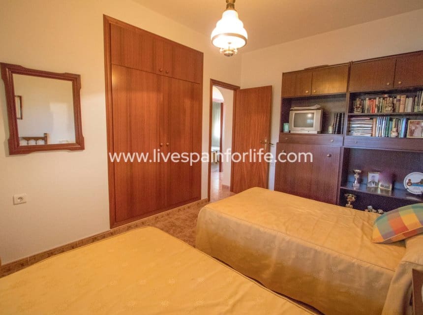 4 sypialnia Finka/Dom wiejski na sprzedaż w Miasto Alicante / Alacant z basenem garażem - 425 000 € (Ref: 10076792)