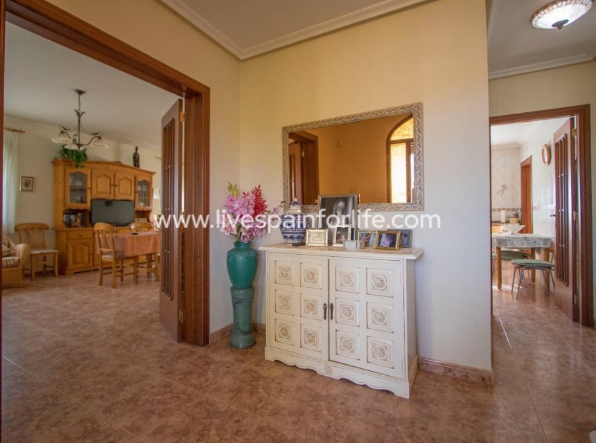 4 sypialnia Finka/Dom wiejski na sprzedaż w Miasto Alicante / Alacant z basenem garażem - 425 000 € (Ref: 10076792)