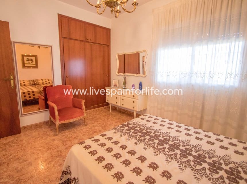 4 sypialnia Finka/Dom wiejski na sprzedaż w Miasto Alicante / Alacant z basenem garażem - 425 000 € (Ref: 10076792)