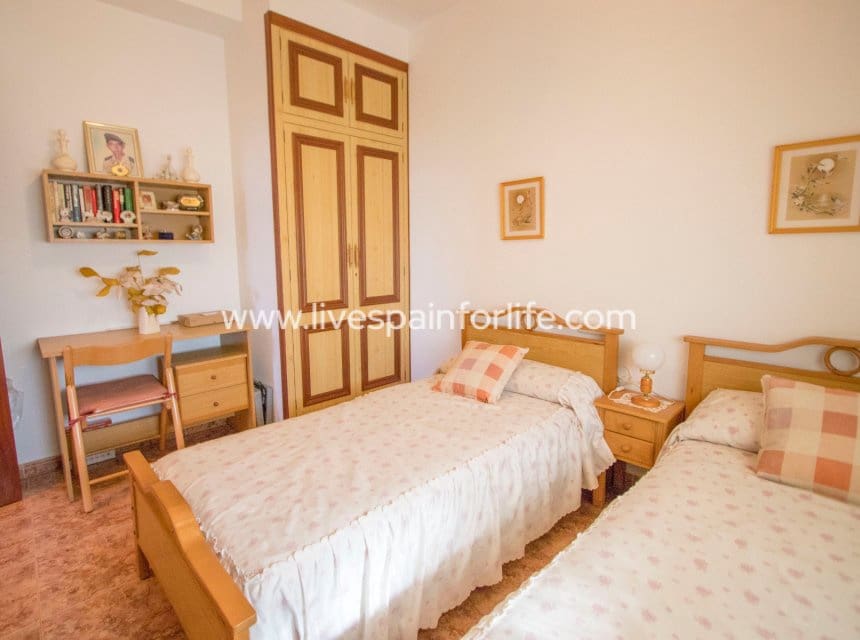 4 sypialnia Finka/Dom wiejski na sprzedaż w Miasto Alicante / Alacant z basenem garażem - 425 000 € (Ref: 10076792)