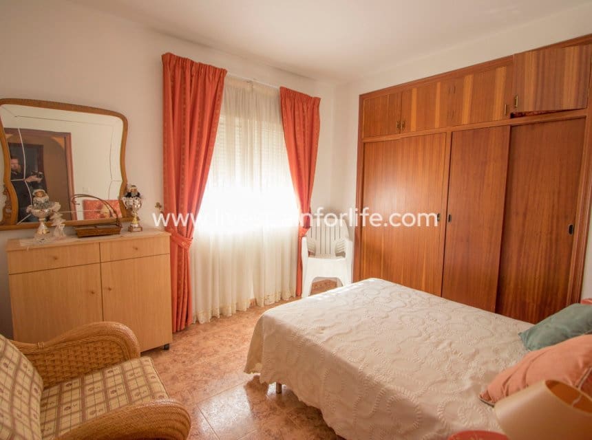 4 sypialnia Finka/Dom wiejski na sprzedaż w Miasto Alicante / Alacant z basenem garażem - 425 000 € (Ref: 10076792)