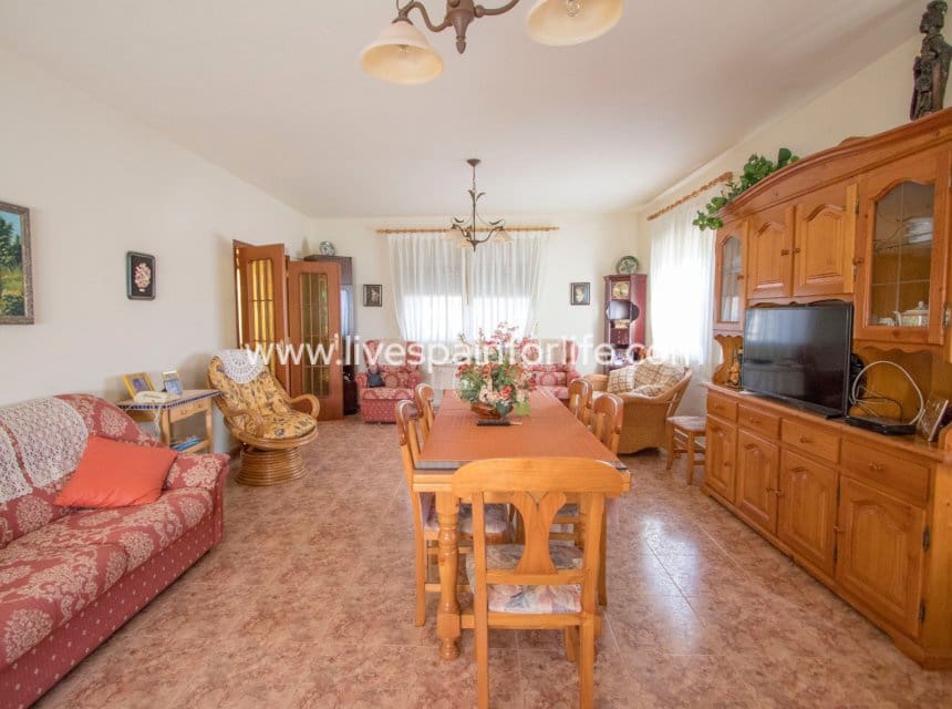 4 sypialnia Finka/Dom wiejski na sprzedaż w Miasto Alicante / Alacant z basenem garażem - 425 000 € (Ref: 10076792)