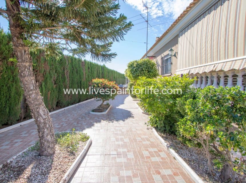 4 sypialnia Finka/Dom wiejski na sprzedaż w Miasto Alicante / Alacant z basenem garażem - 425 000 € (Ref: 10076792)