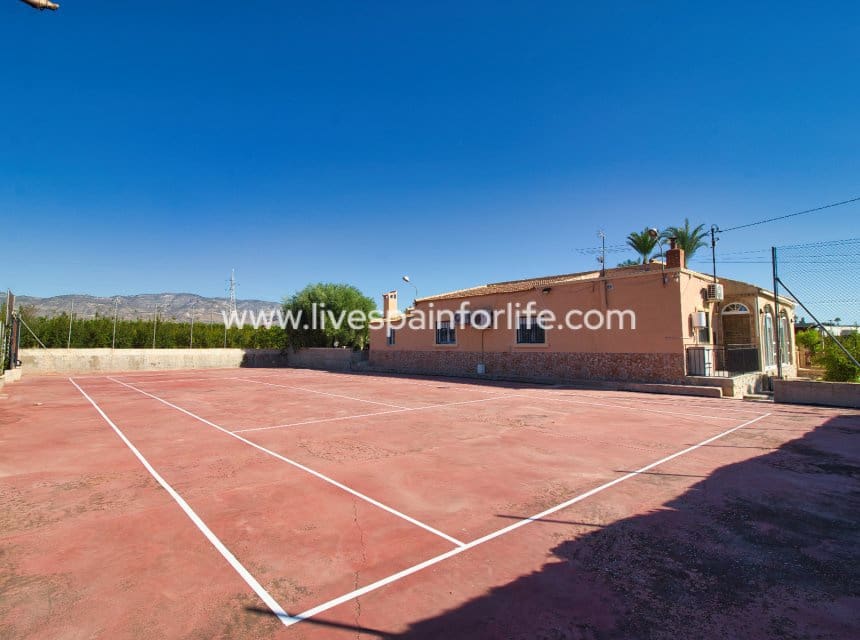 4 sypialnia Finka/Dom wiejski na sprzedaż w Crevillente / Crevillent z basenem garażem - 495 000 € (Ref: 10076793)