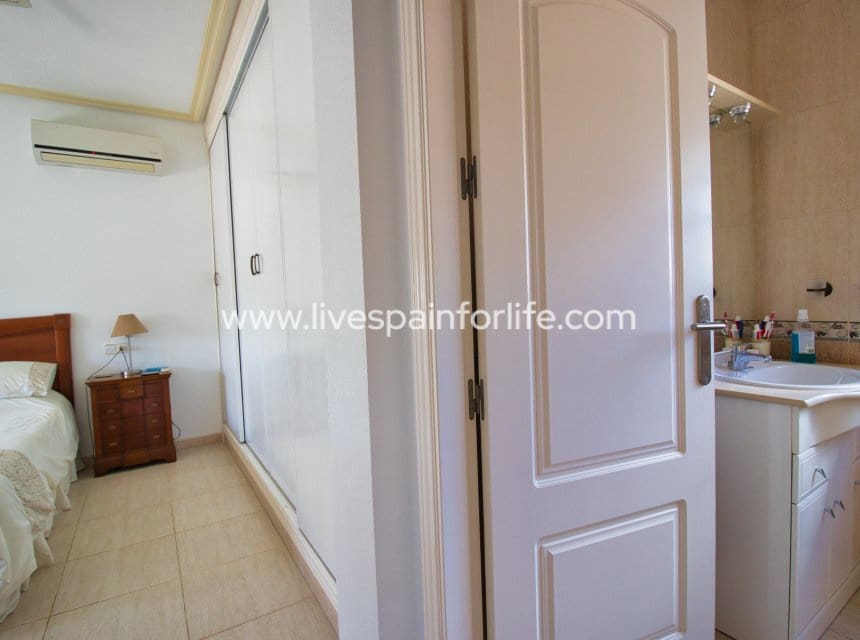 3 soveværelse Finca/Landehus til salg i Alicante by med swimmingpool - € 389.000 (Ref: 10076931)