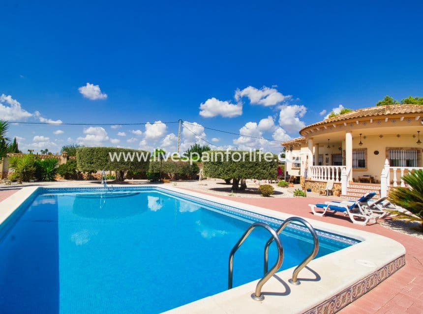 3 soveværelse Finca/Landehus til salg i Alicante by med swimmingpool - € 389.000 (Ref: 10076931)