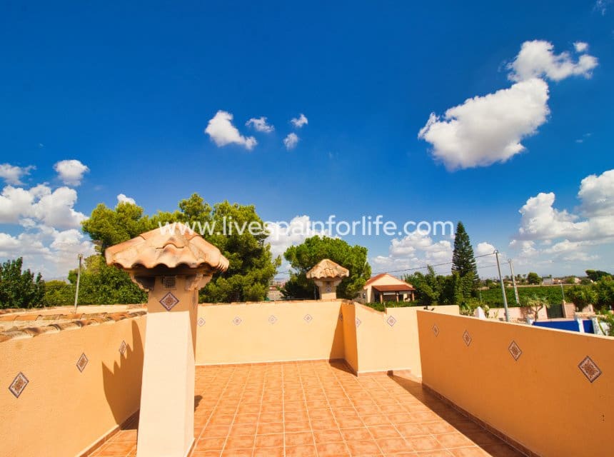 3 soveværelse Finca/Landehus til salg i Alicante by med swimmingpool - € 389.000 (Ref: 10076931)