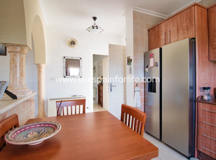3 soveværelse Finca/Landehus til salg i Alicante by med swimmingpool - € 389.000 (Ref: 10076931)