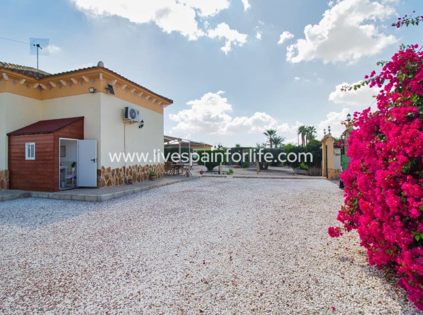 3 soveværelse Finca/Landehus til salg i Alicante by med swimmingpool - € 389.000 (Ref: 10076931)