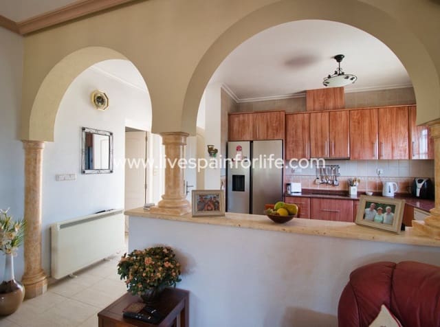 3 soveværelse Finca/Landehus til salg i Alicante by med swimmingpool - € 389.000 (Ref: 10076931)