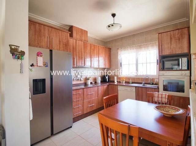 3 soveværelse Finca/Landehus til salg i Alicante by med swimmingpool - € 389.000 (Ref: 10076931)