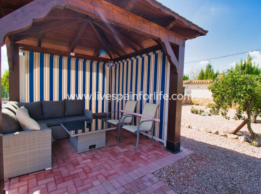 3 soveværelse Finca/Landehus til salg i Alicante by med swimmingpool - € 389.000 (Ref: 10076931)