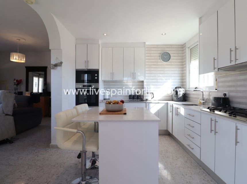 3 soverom Finca/Herregård til salgs i Callosa de Segura med svømmebasseng garasje - € 350 000 (Ref: 10078648)