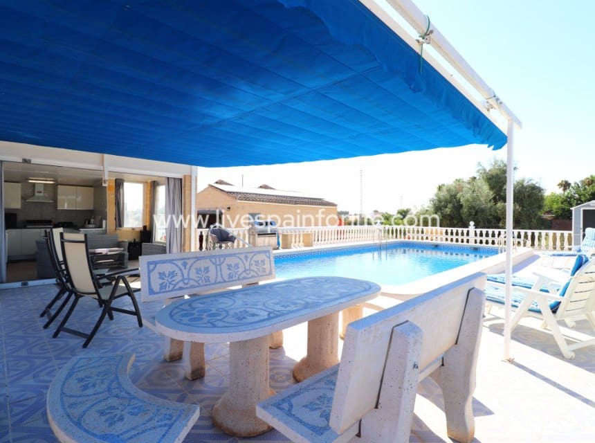 3 soverom Finca/Herregård til salgs i Callosa de Segura med svømmebasseng garasje - € 350 000 (Ref: 10078648)