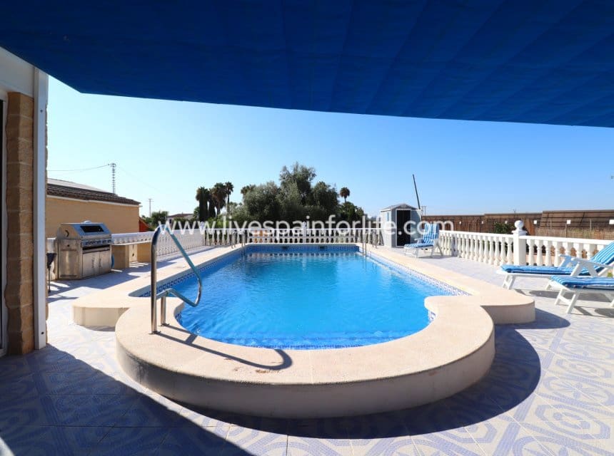 3 soverom Finca/Herregård til salgs i Callosa de Segura med svømmebasseng garasje - € 350 000 (Ref: 10078648)