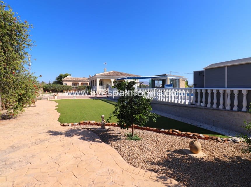 3 soverom Finca/Herregård til salgs i Callosa de Segura med svømmebasseng garasje - € 350 000 (Ref: 10078648)