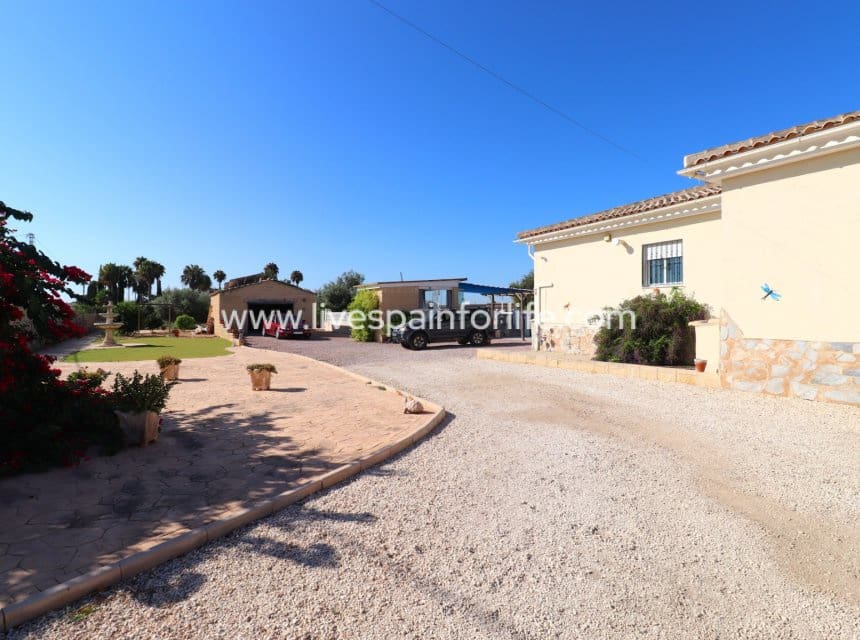 3 soverom Finca/Herregård til salgs i Callosa de Segura med svømmebasseng garasje - € 350 000 (Ref: 10078648)
