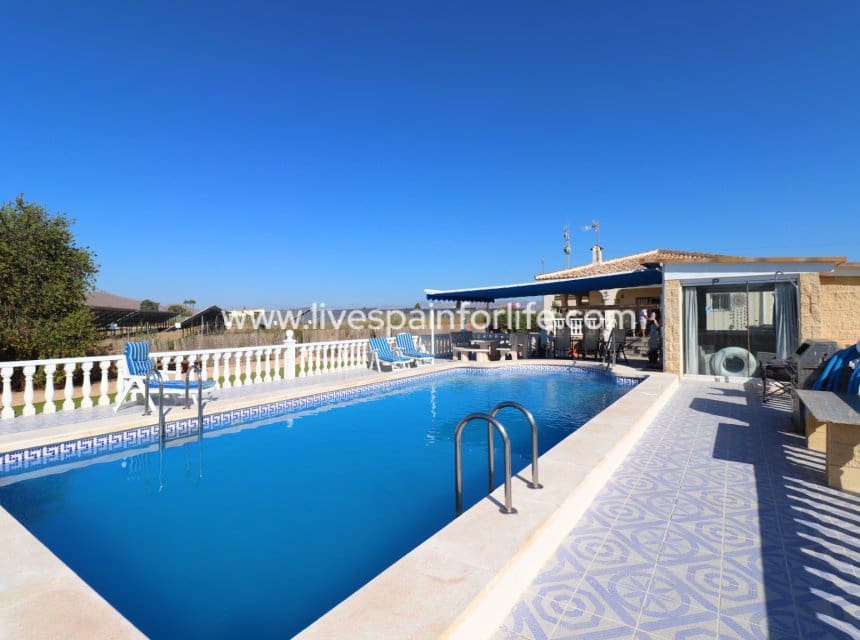3 soverom Finca/Herregård til salgs i Callosa de Segura med svømmebasseng garasje - € 350 000 (Ref: 10078648)
