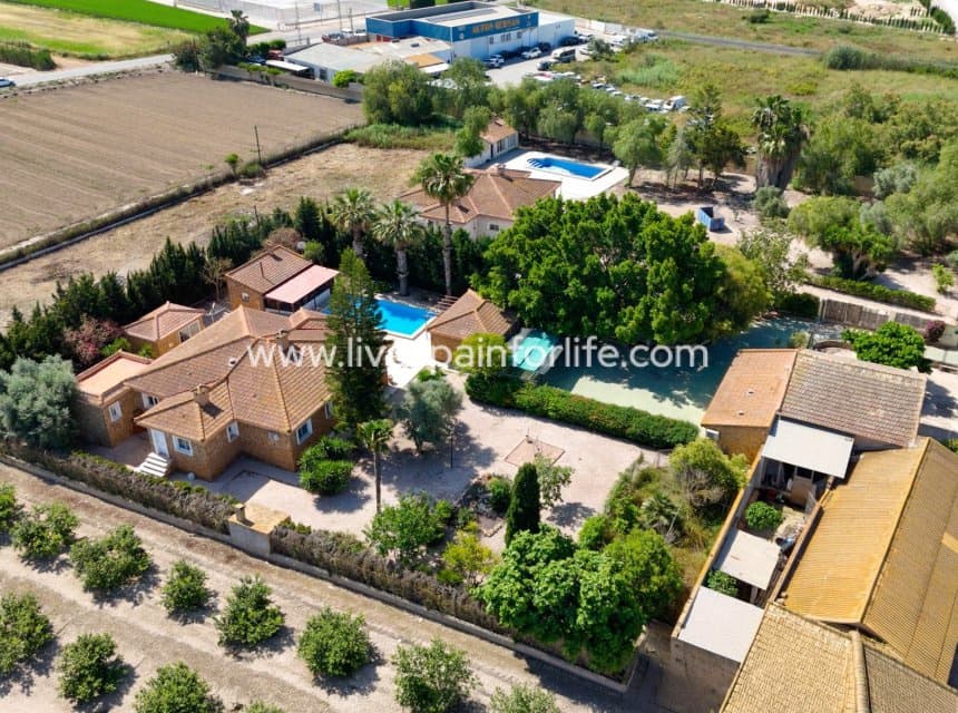 5 soveværelse Finca/Landehus til salg i Rojales med swimmingpool garage - € 650.000 (Ref: 10078918)