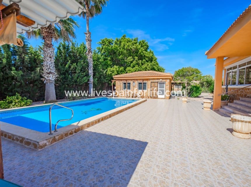 5 soveværelse Finca/Landehus til salg i Rojales med swimmingpool garage - € 650.000 (Ref: 10078918)