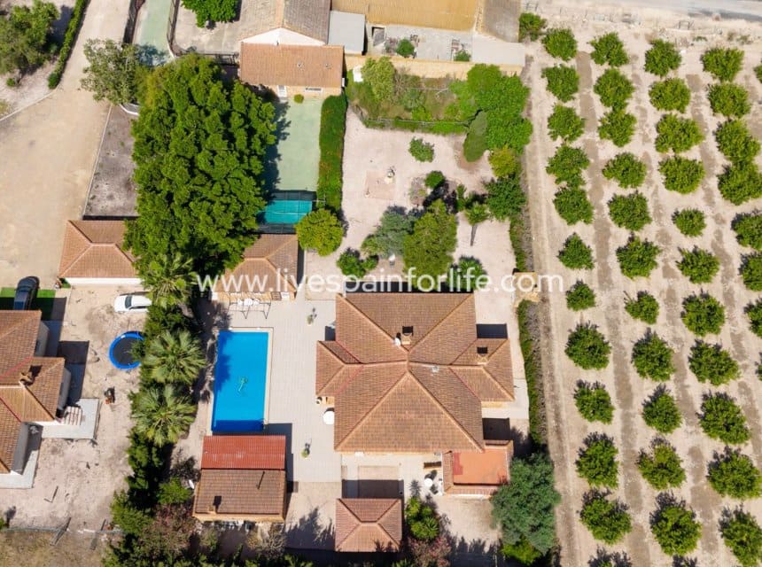 5 soveværelse Finca/Landehus til salg i Rojales med swimmingpool garage - € 650.000 (Ref: 10078918)
