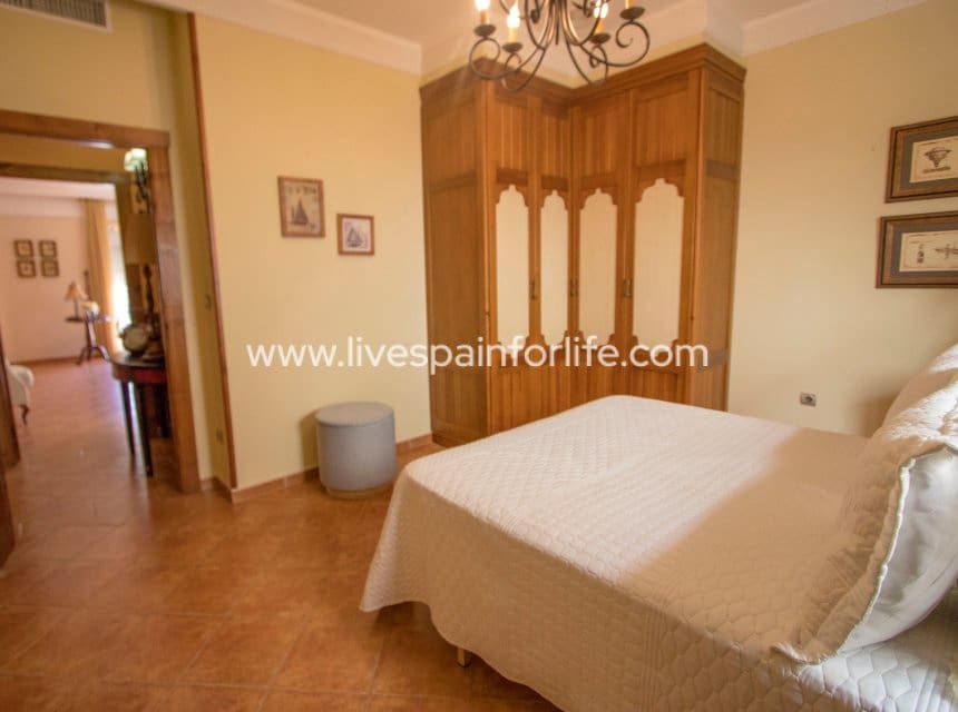 4 quarto Casa em Banda para venda em Albatera com garagem - 460 000 € (Ref: 10079786)