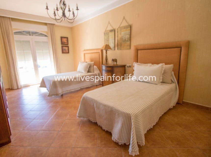 4 quarto Casa em Banda para venda em Albatera com garagem - 460 000 € (Ref: 10079786)