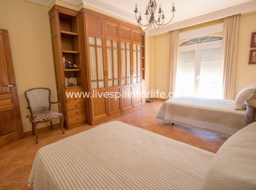 4 quarto Casa em Banda para venda em Albatera com garagem - 460 000 € (Ref: 10079786)