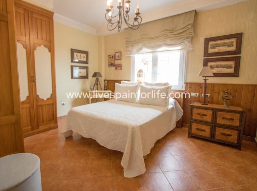 4 quarto Casa em Banda para venda em Albatera com garagem - 460 000 € (Ref: 10079786)