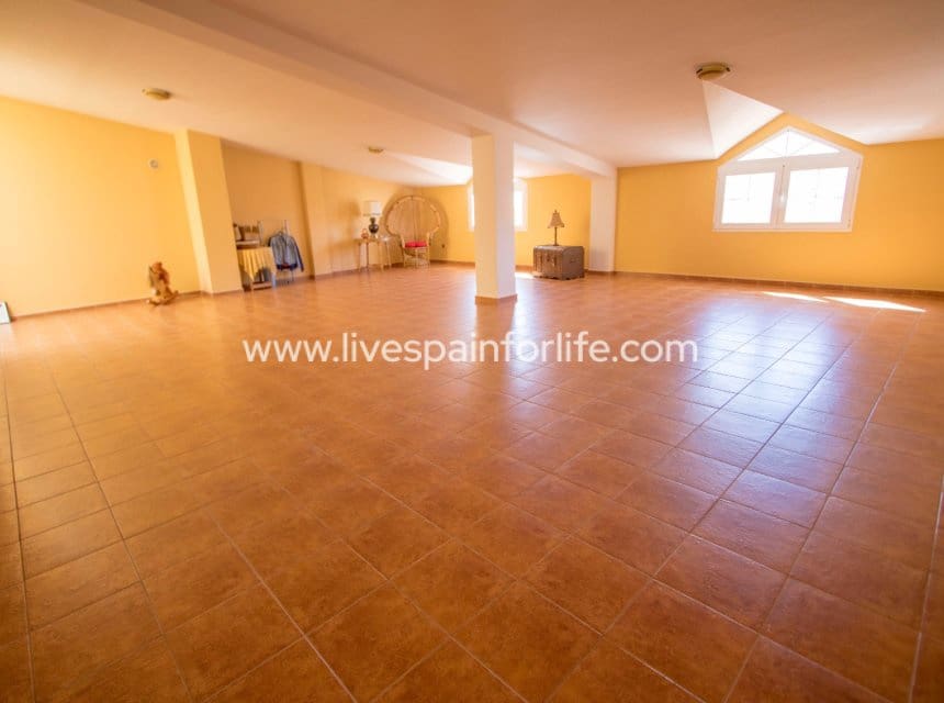 4 quarto Casa em Banda para venda em Albatera com garagem - 460 000 € (Ref: 10079786)