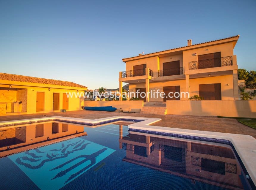 Finca/Casa Rural de 3 habitaciones en Aspe en venta con piscina garaje - 385.000 € (Ref: 10091421)