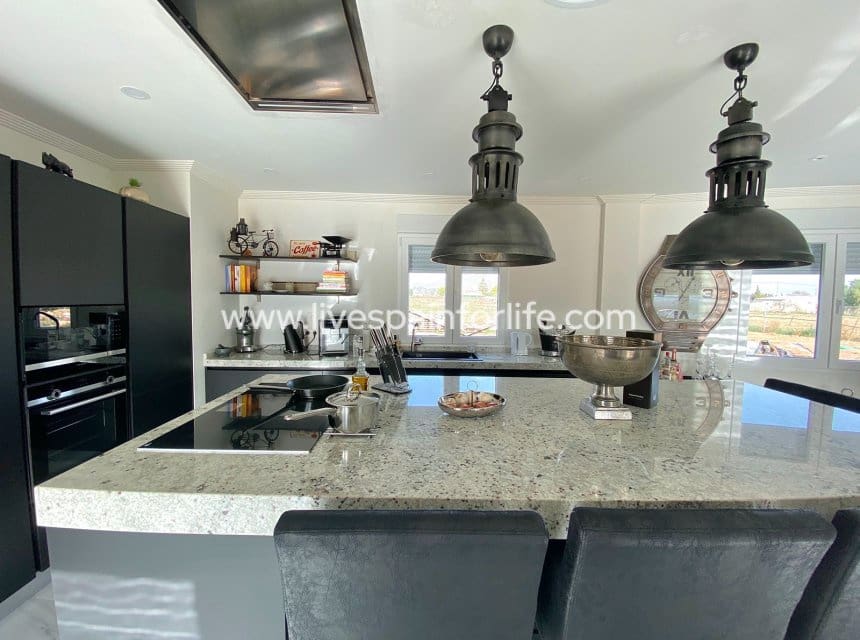3 slaapkamer Finca/Landhuis te koop in Pinoso met zwembad garage - € 385.000 (Ref: 10091422)