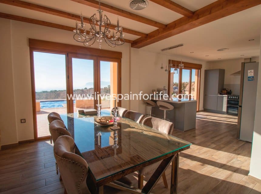 3 slaapkamer Finca/Landhuis te koop in Pinoso met zwembad garage - € 385.000 (Ref: 10091422)