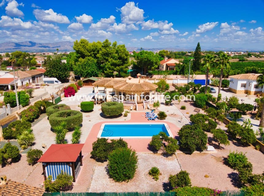3 slaapkamer Finca/Landhuis te koop in Catral met zwembad - € 389.000 (Ref: 10098785)