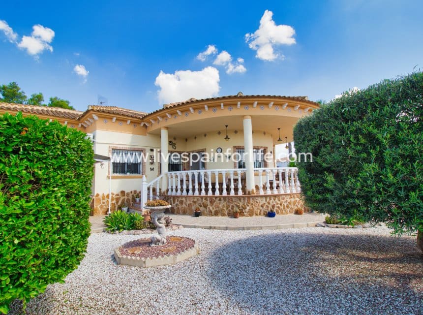 3 slaapkamer Finca/Landhuis te koop in Catral met zwembad - € 389.000 (Ref: 10098785)