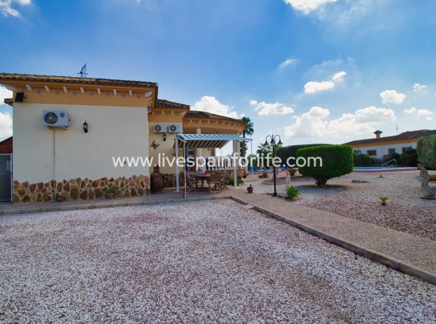 3 slaapkamer Finca/Landhuis te koop in Catral met zwembad - € 389.000 (Ref: 10098785)
