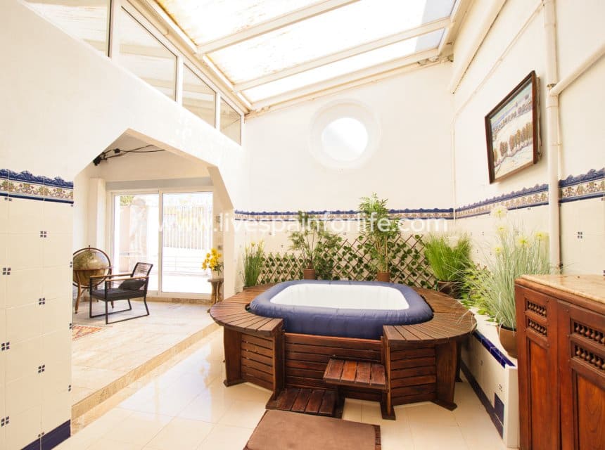 6 slaapkamer Finca/Landhuis te koop in Albatera met zwembad garage - € 485.000 (Ref: 10098786)