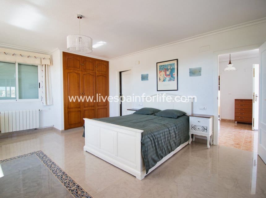 6 slaapkamer Finca/Landhuis te koop in Albatera met zwembad garage - € 485.000 (Ref: 10098786)