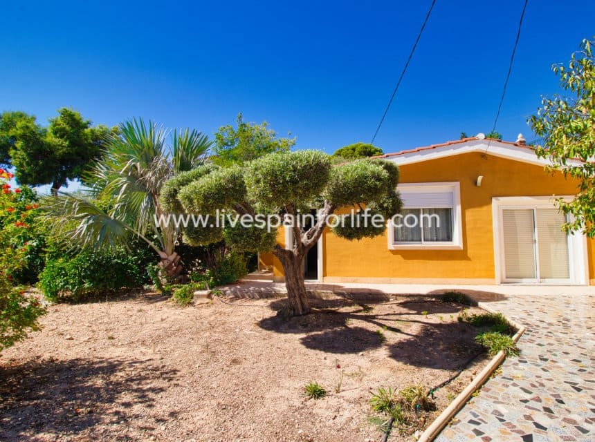6 slaapkamer Finca/Landhuis te koop in Albatera met zwembad garage - € 485.000 (Ref: 10098786)