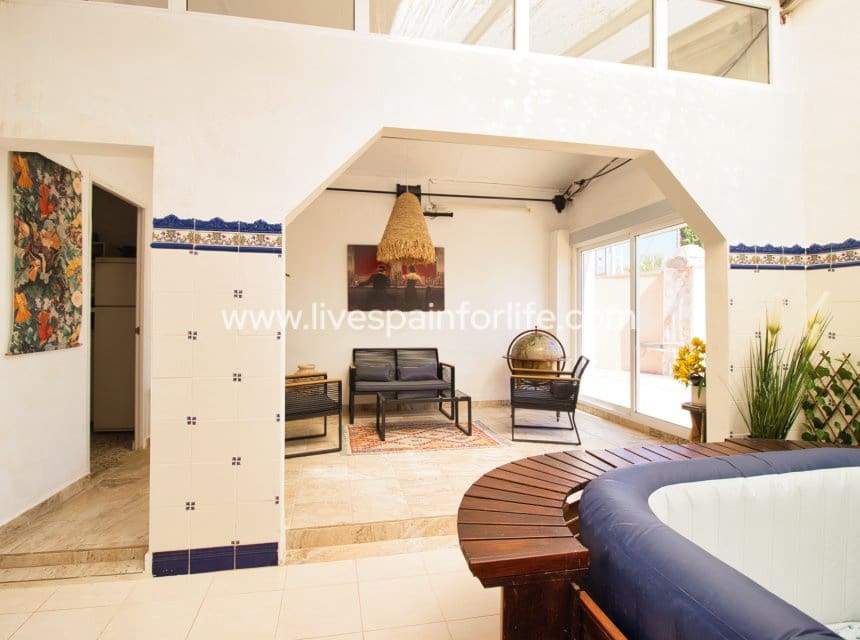 6 slaapkamer Finca/Landhuis te koop in Albatera met zwembad garage - € 485.000 (Ref: 10098927)