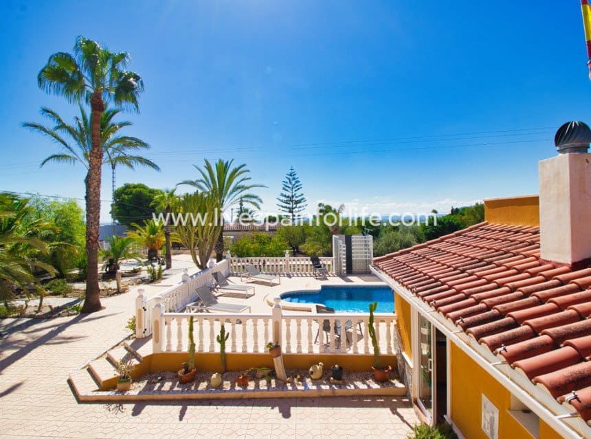 6 slaapkamer Finca/Landhuis te koop in Albatera met zwembad garage - € 485.000 (Ref: 10098927)