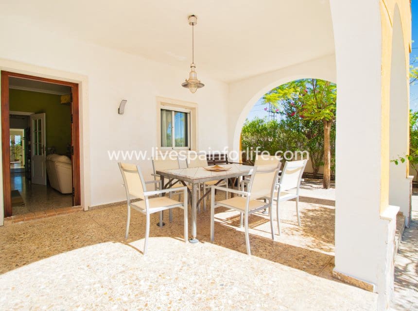 6 slaapkamer Finca/Landhuis te koop in Albatera met zwembad garage - € 485.000 (Ref: 10098927)