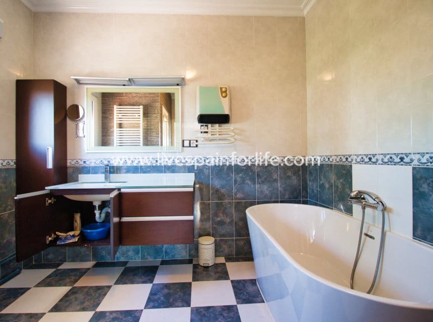6 slaapkamer Finca/Landhuis te koop in Albatera met zwembad garage - € 485.000 (Ref: 10098927)
