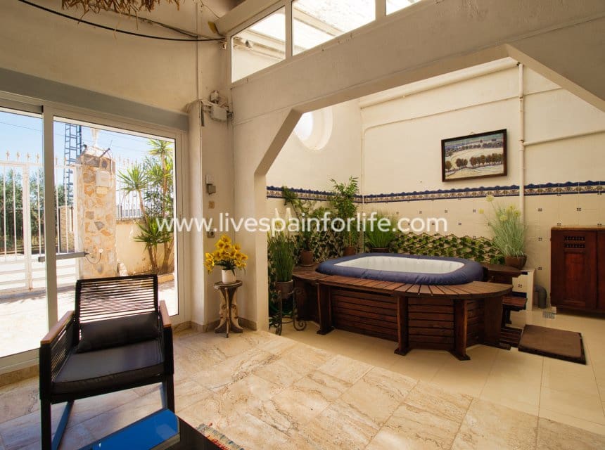 6 slaapkamer Finca/Landhuis te koop in Albatera met zwembad garage - € 485.000 (Ref: 10098927)
