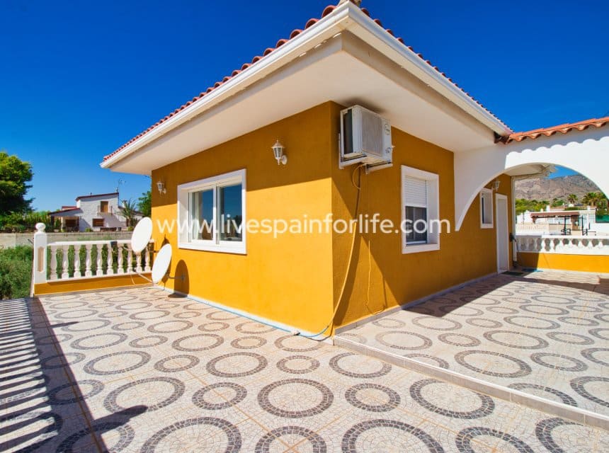 6 slaapkamer Finca/Landhuis te koop in Albatera met zwembad garage - € 485.000 (Ref: 10098927)