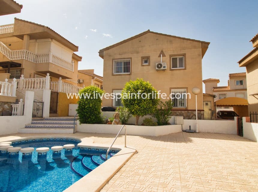 3 camera da letto Villa in vendita in Ciudad Quesada con piscina garage - 325.000 € (Rif: 10098932)