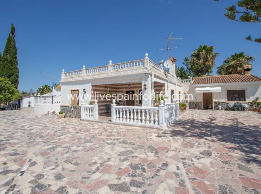 Finca/Casa Rural de 4 habitaciones en Albatera en venta con piscina garaje - 349.999 € (Ref: 10100498)