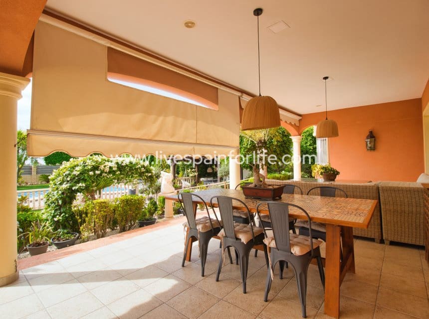 4 slaapkamer Finca/Landhuis te koop in Elche / Elx met zwembad garage - € 799.000 (Ref: 10101043)