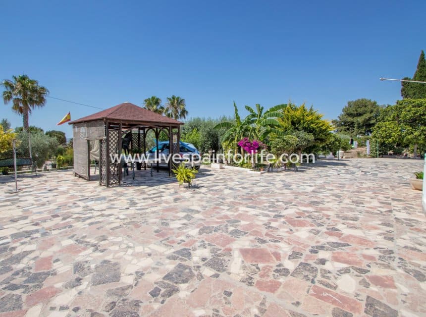 Finca/Casa Rural de 4 habitaciones en Albatera en venta con piscina garaje - 349.999 € (Ref: 10101049)